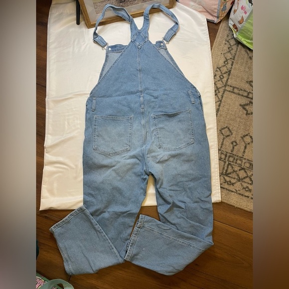Celebrity Pink size XL light wash distressed overalls - Picture 4 of 6